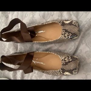 Jessica Simpson flats